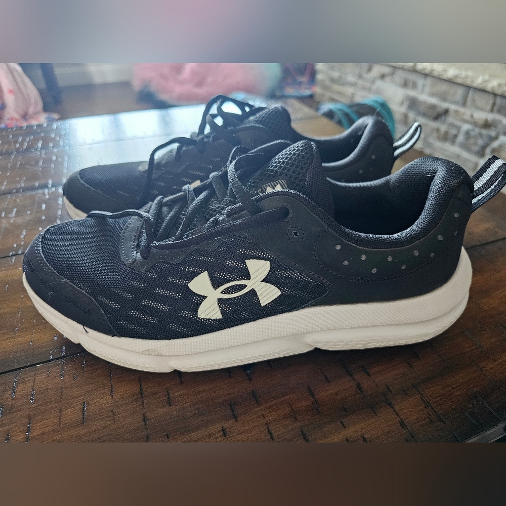 Under Armour Mens Charged Size 9.5